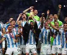 关于加时末段里尔复出首秀：国王杯节点到来，质疑声仍在，更衣室氛围转暖的信息-今年会体育